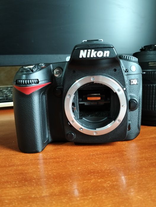Nikon D90 без об’єктива