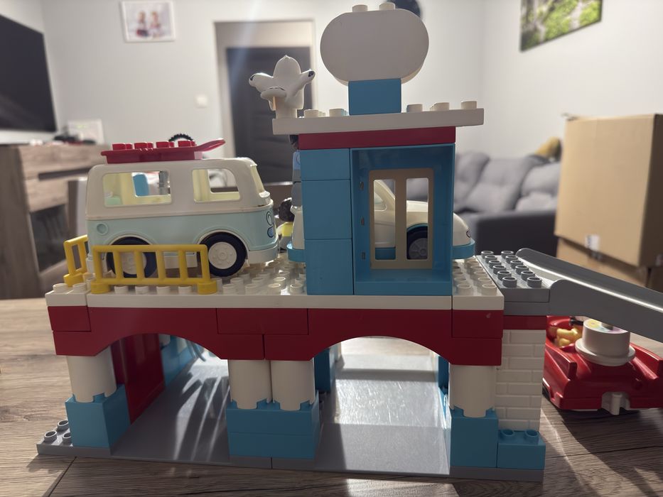 LEGO DUPLO parking i myjnia samochodowa 10948