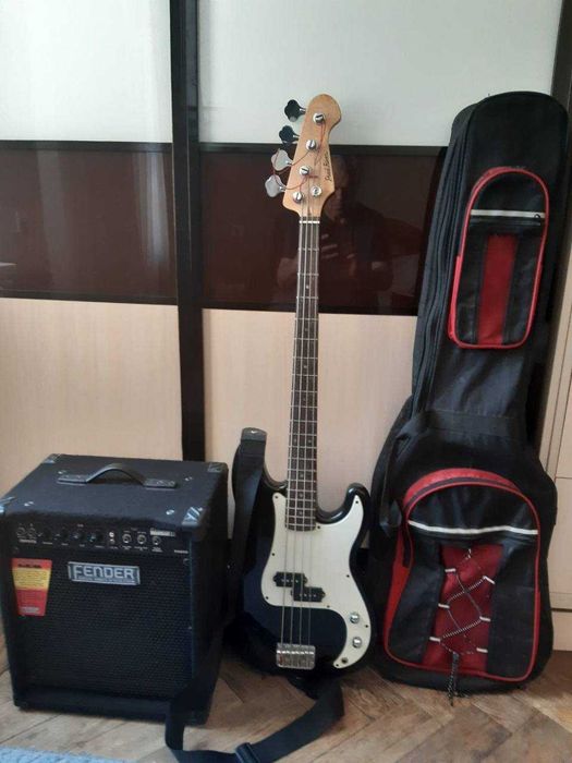 Комплект для бас-гитариста (бас + комбик + чехол)