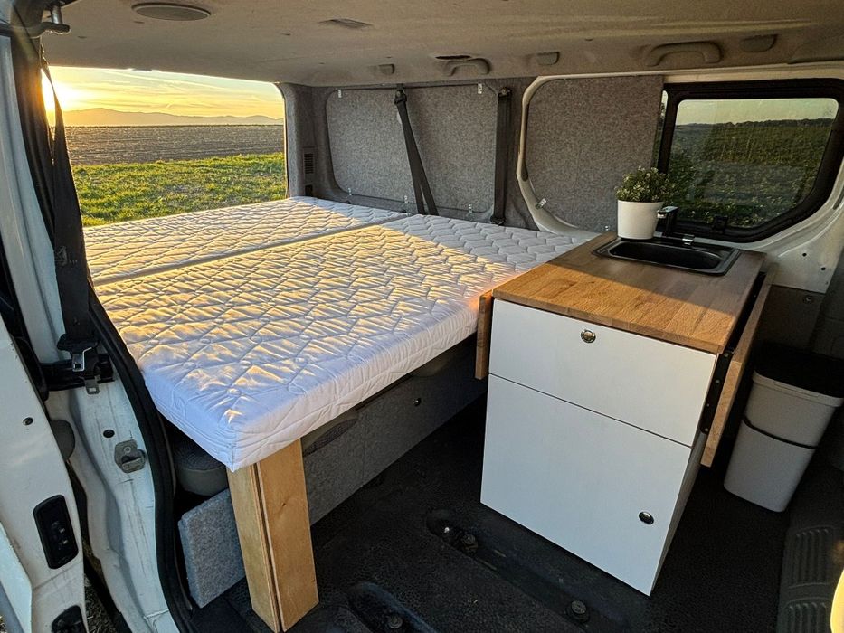 Nowa zabudowa kamperowa do busa Trafic Vivaro Primastar kamper