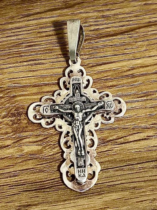 Продам объемный серебряный крест 925 пробы. Эксклюзив!