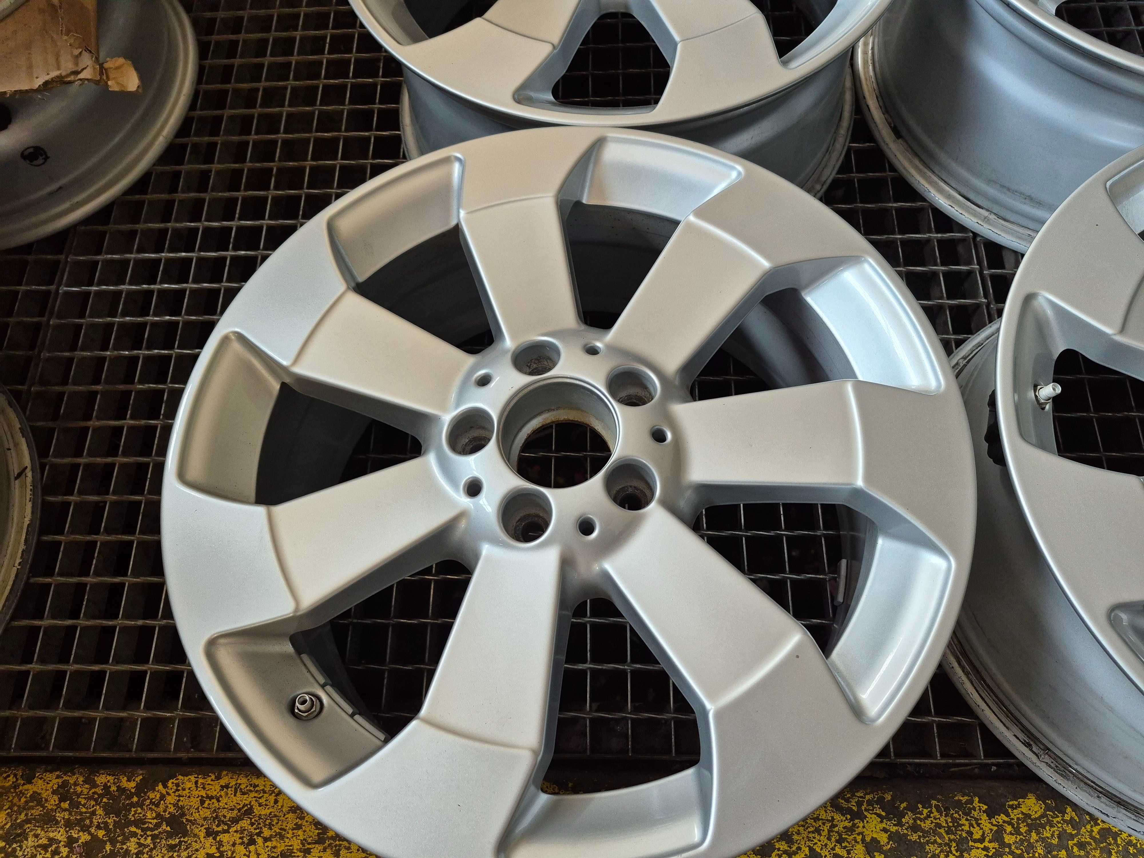 4xALU FELGI MERCEDES ML 8JX18H2 ET 56,5 Czujniki.   Jak Nowe.