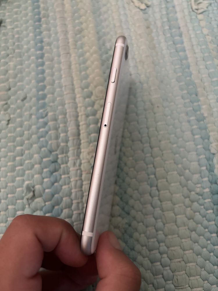 Iphone SE 2020 praticamente novo