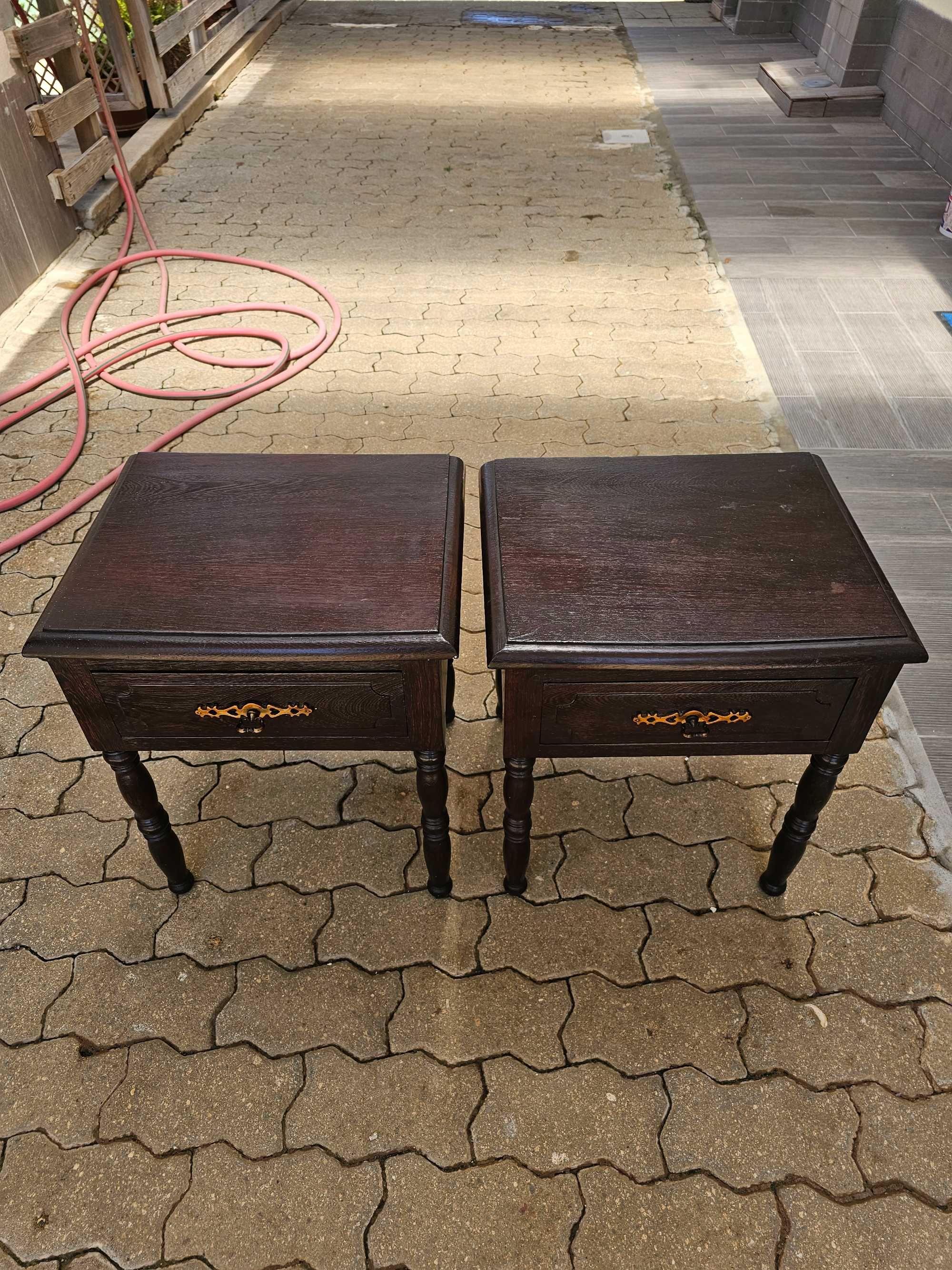 Mesa de cabeceira em preto