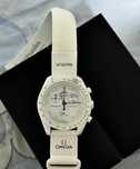 Swatch x Omega BioceramicMoonswatch MissionToMoonphase Snoopy
SO33W700