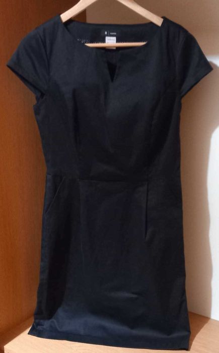 Vestido preto curto