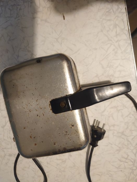 Вафельниця електро "Ласунка"