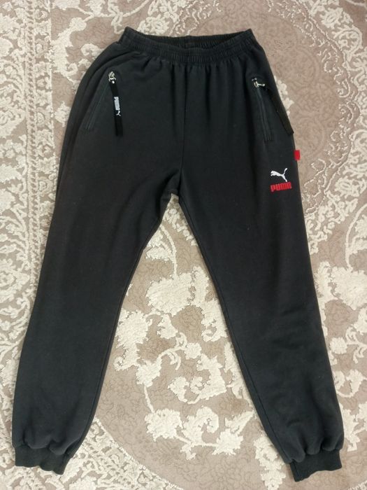 чоловічі спортивні штани Puma.