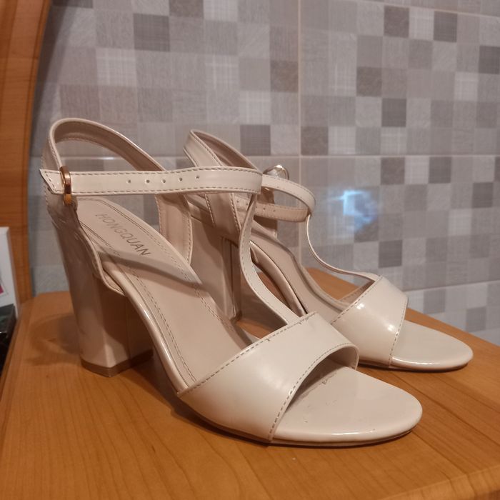 Босоніжки жіночі 38 розмір