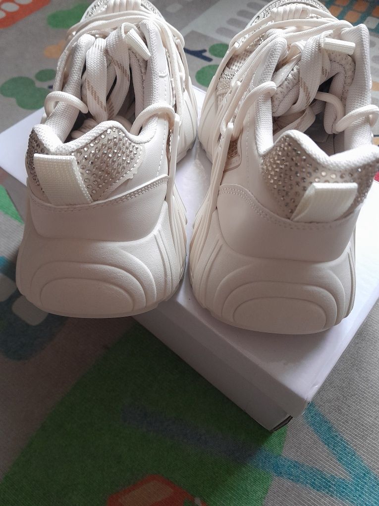 Sneakersy nowe rozmiar 39