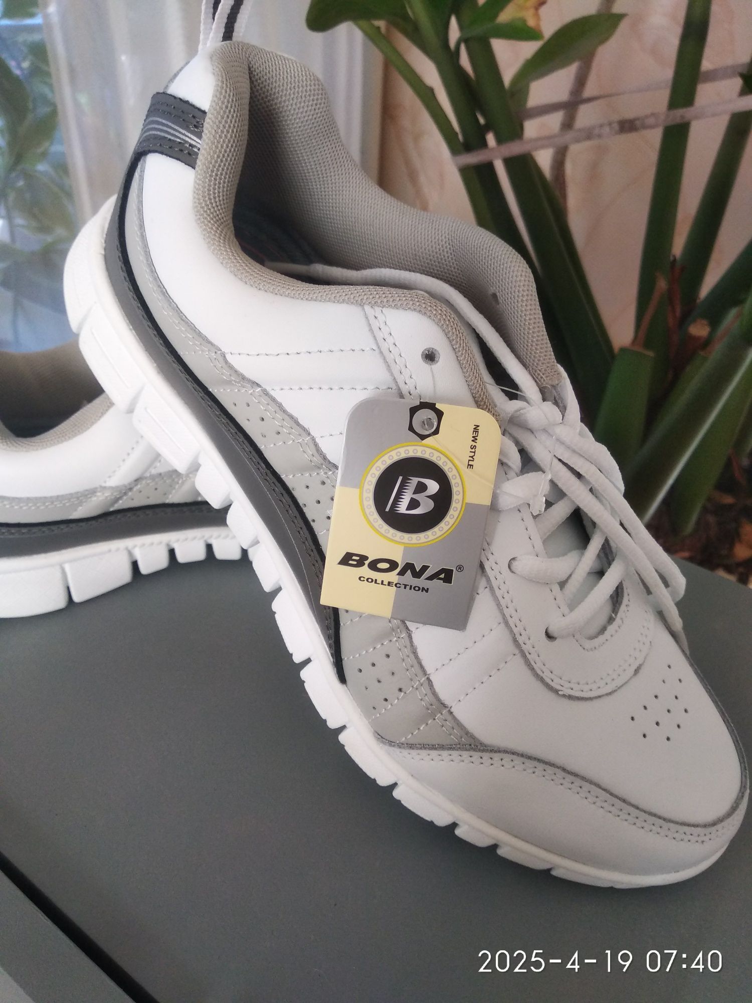 Кросівки жіночі BONA 41 p-р,маломерят