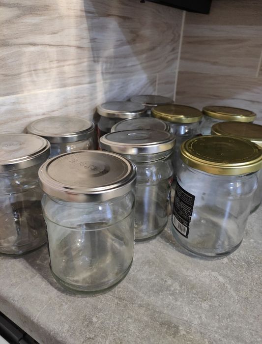 Банки 0,5 (480) з кришками, що закручуються