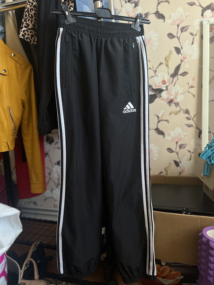 Продам  спортивные штаны Adidas