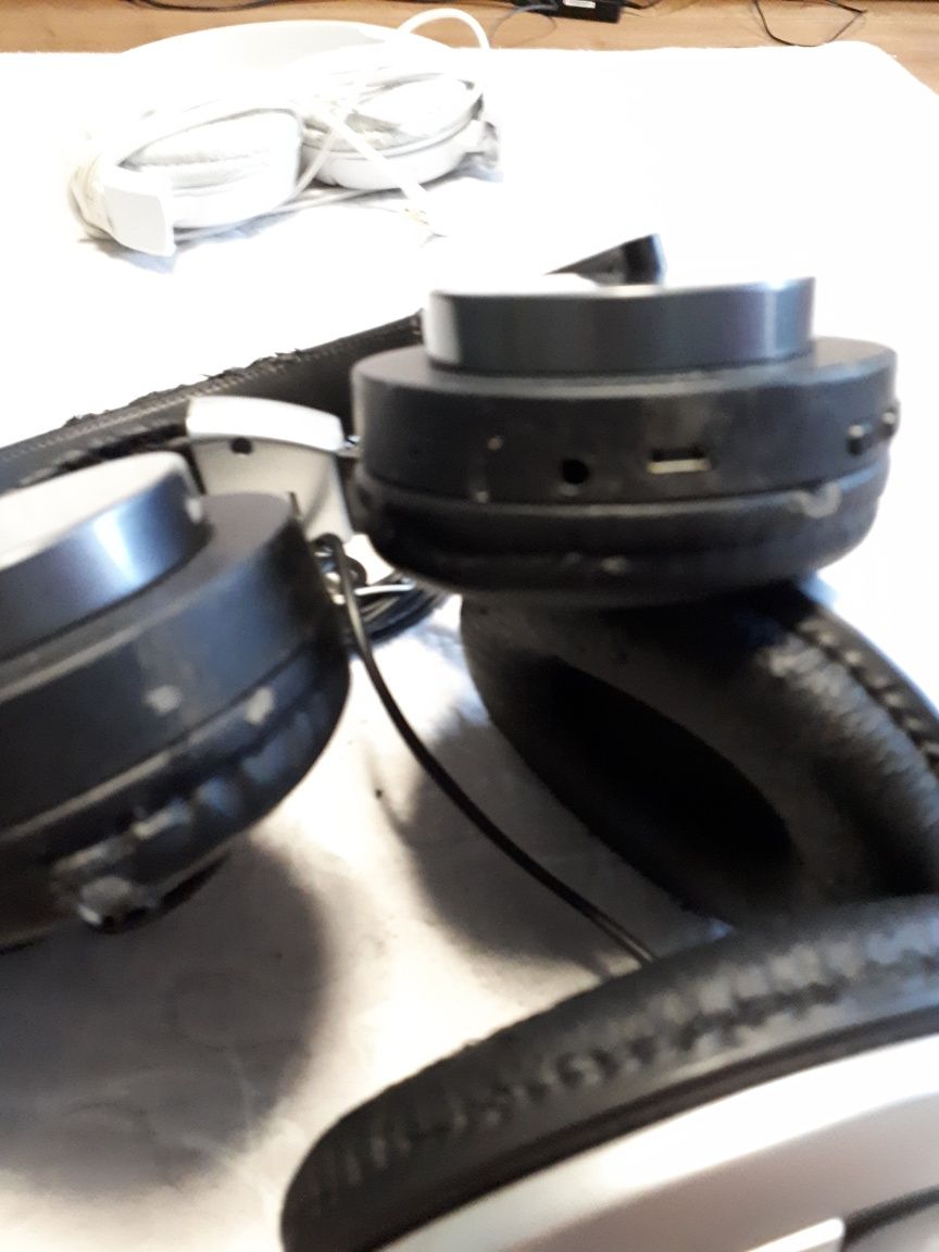 Słuchawki przewodowe i bluetooth