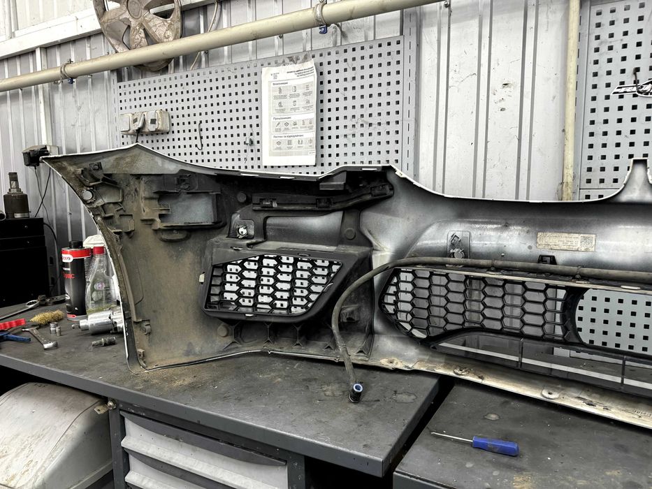 BMW M5 F90 бампер передний в сборе оригинал, решетки, ноздри