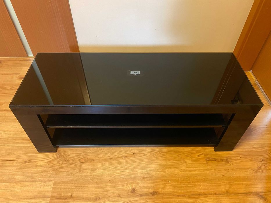 Szafka RTV 140x40x40 - czarna, szkło + Piano black - TANIO