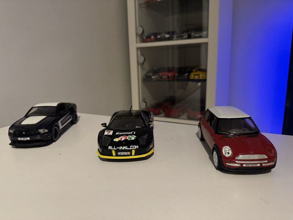 Carros miniaturas escala 1/24