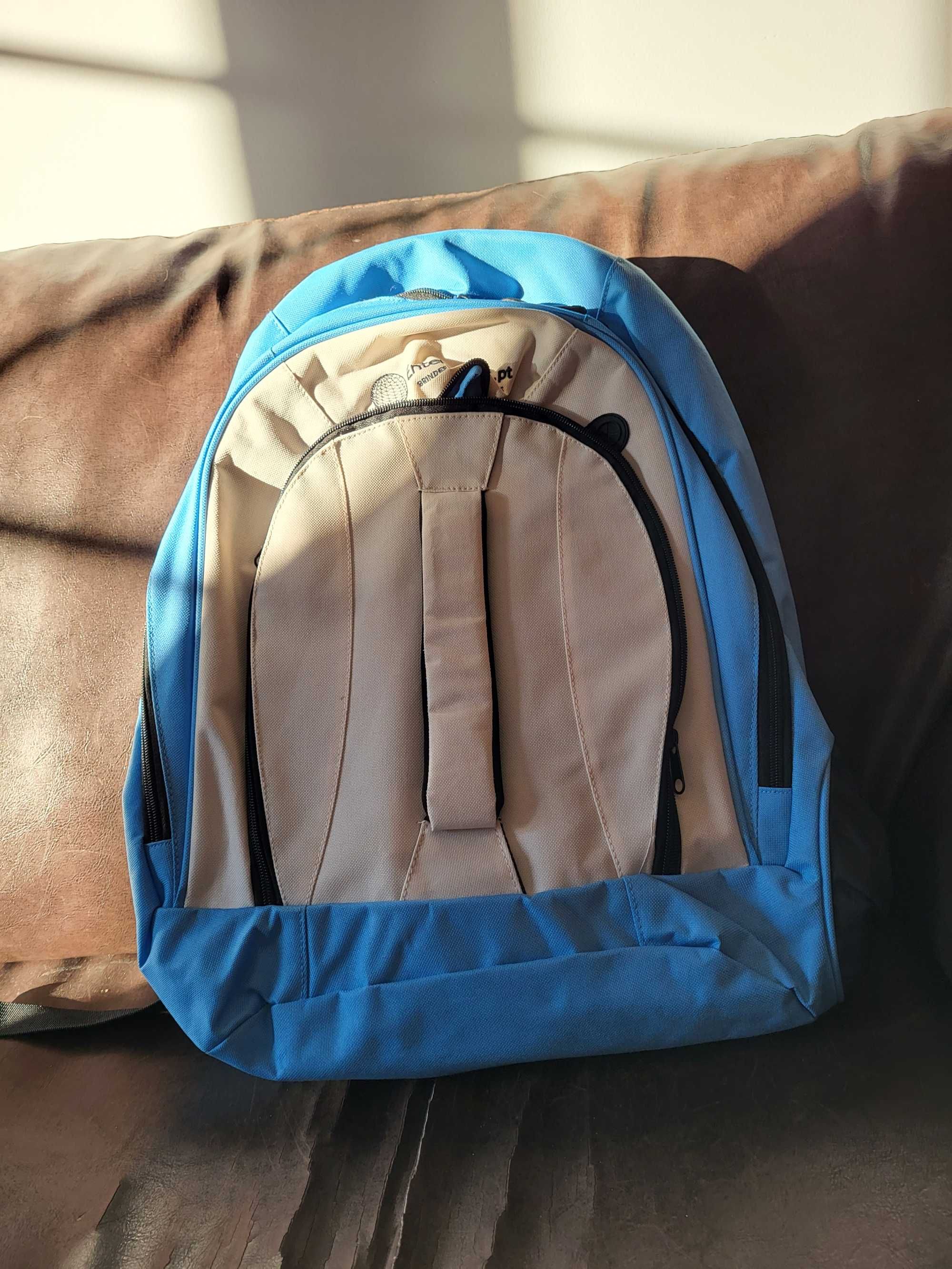 Mochila Azul e Branca