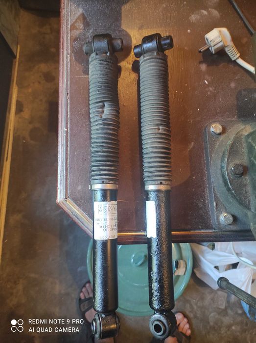 Оригінальні задні амортизатори форд фокус 3 в ідеальному стані