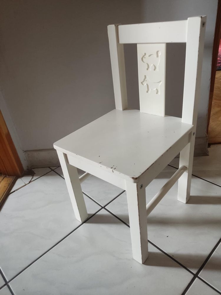 Białe drewniane krzesełko dla dzieci IKEA kritter