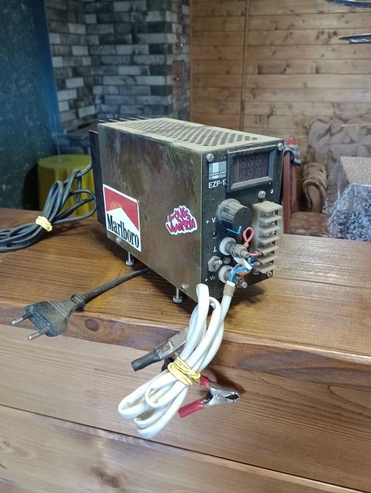 Зарядні пристрої автомобільні