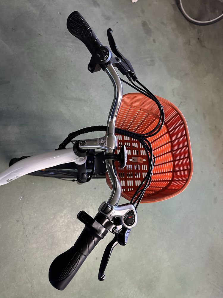 Bicicleta eletrica DYU C6 nova