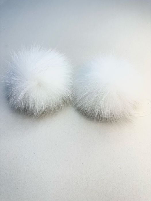 Помпони хутряні з песця зі спинки