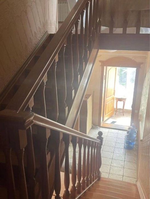 Продам 5-кімнатний будинок у центрі Дніпра з гаражем і ділянкою