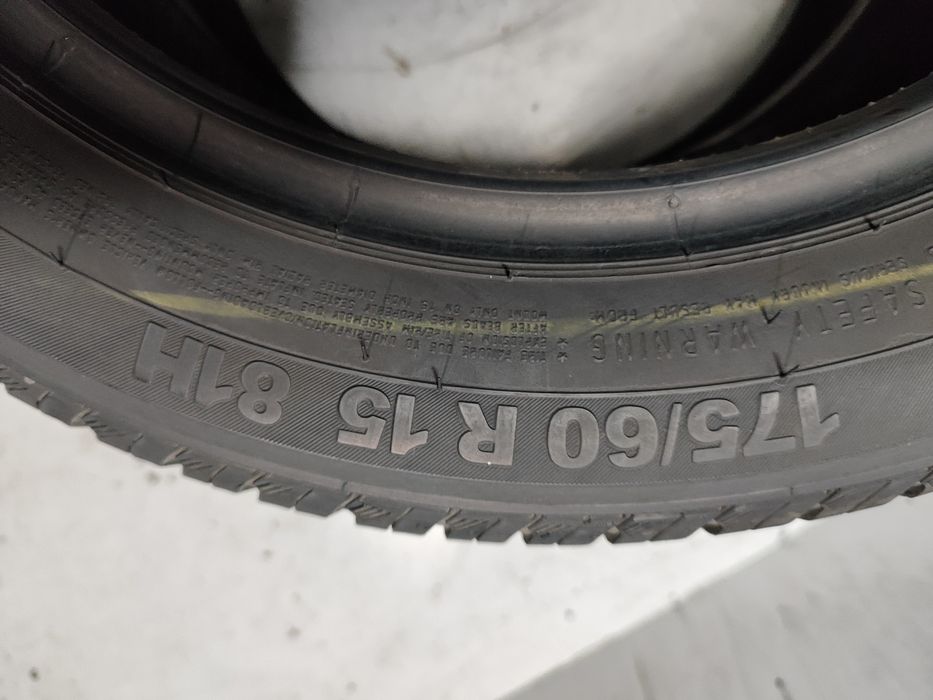 2 Pneus continental 175/60R15 Oferta da Entrega
