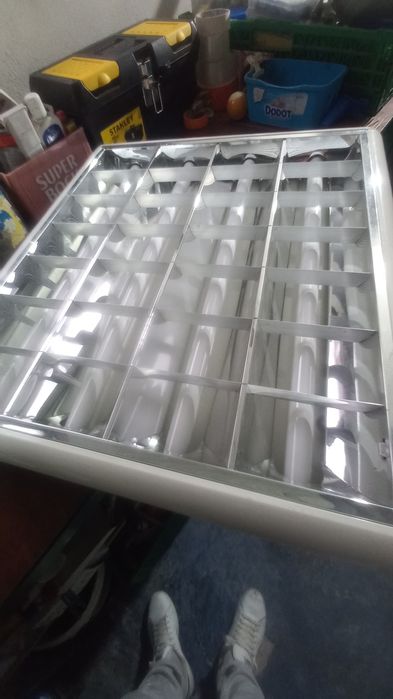 Candeeiro teto 4 fluorescentes