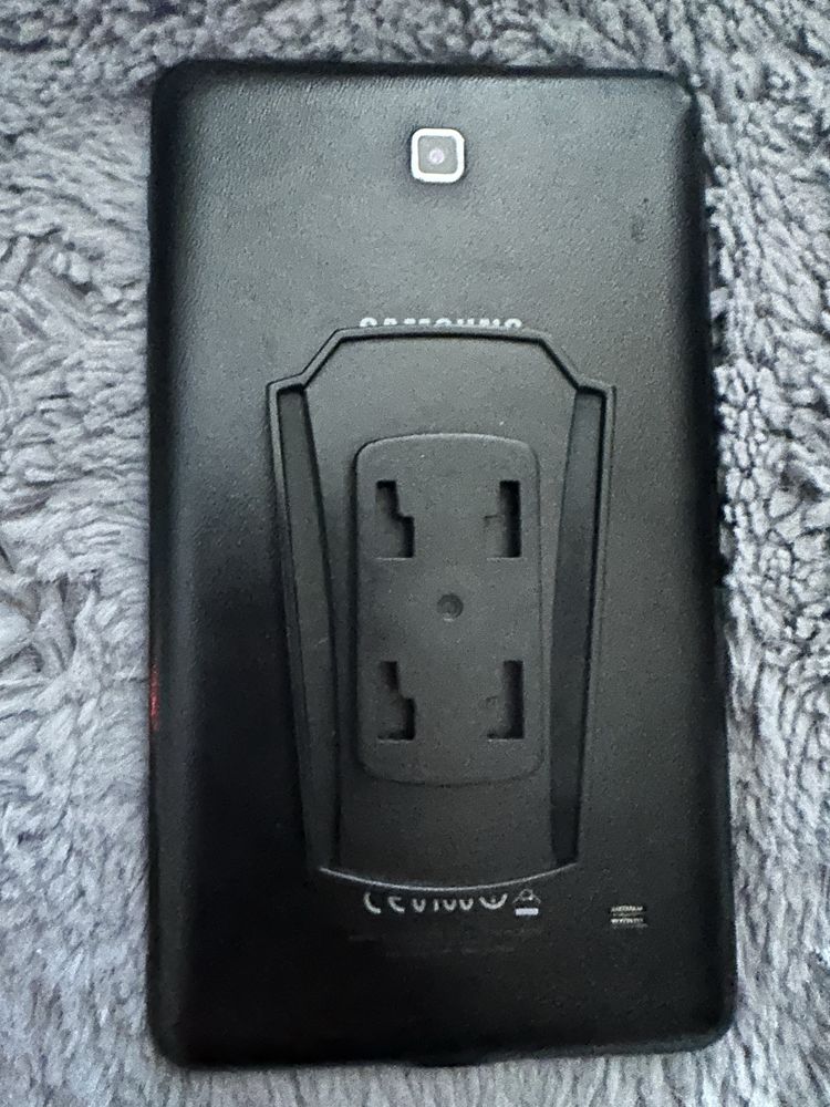 Tablet Galaxy tab 4, ekran sprawny, brak pęknieć
