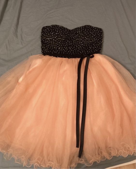 Zjawiskowa sukienka z cekinami i tiulem na studniówkę, wesele