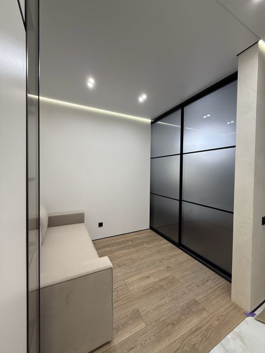 Продаю власну 1,5 кімнатну квартиру на березі озера