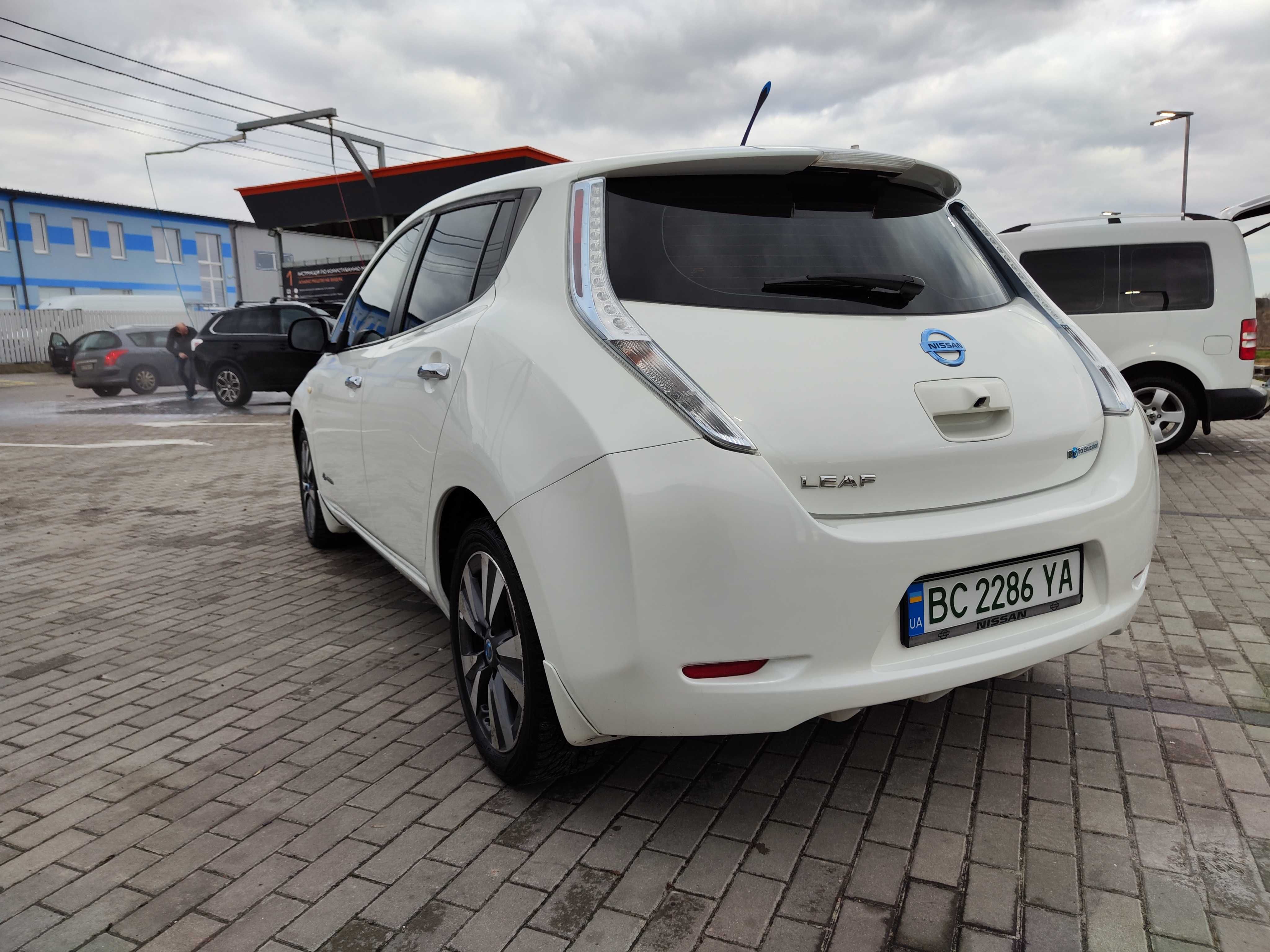 Nissan Leaf SL (Tekna) 2014 I покоління • 24 kWh (107 к.с.)