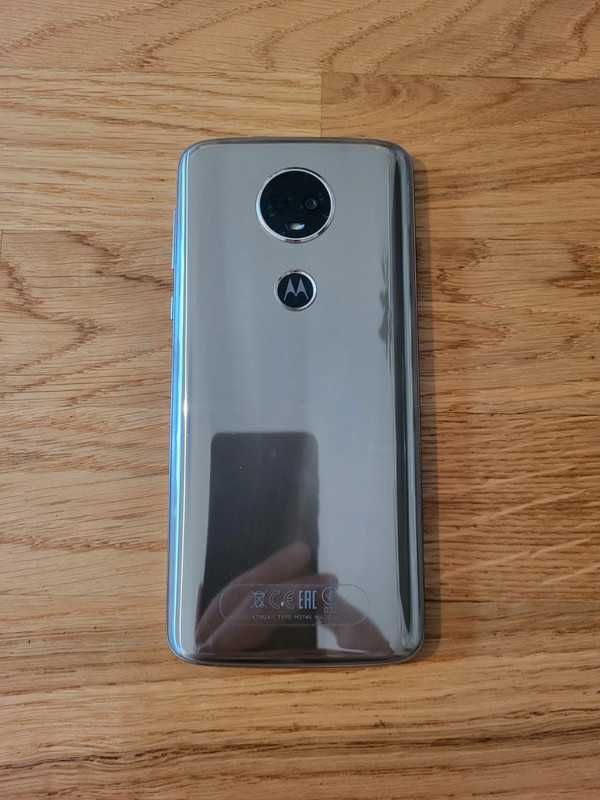 Motorola Moto E5 Plus 2 GB/16 GB – złota – sprawna, dobry stan