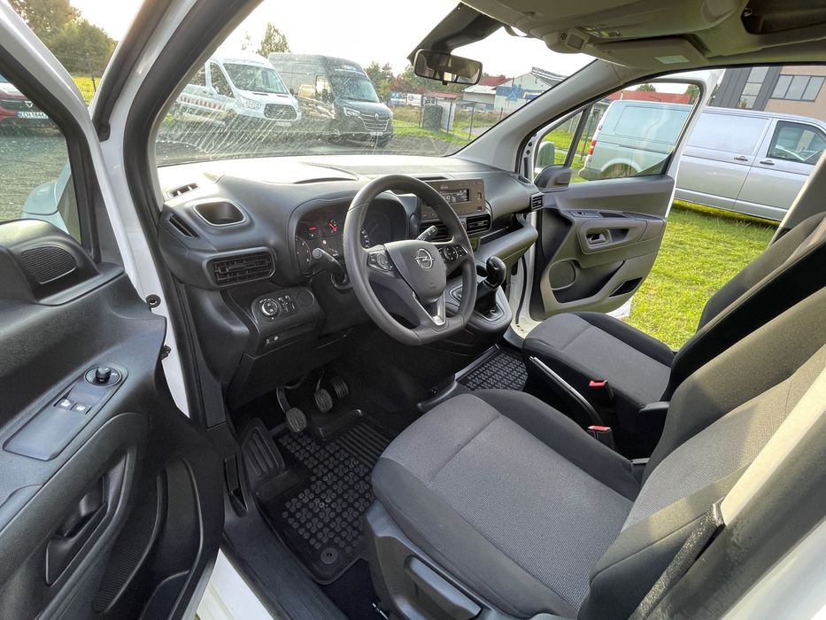 Wypożyczalnia samochodów van 5 osobowy Opel Combo Berlingo Rifter