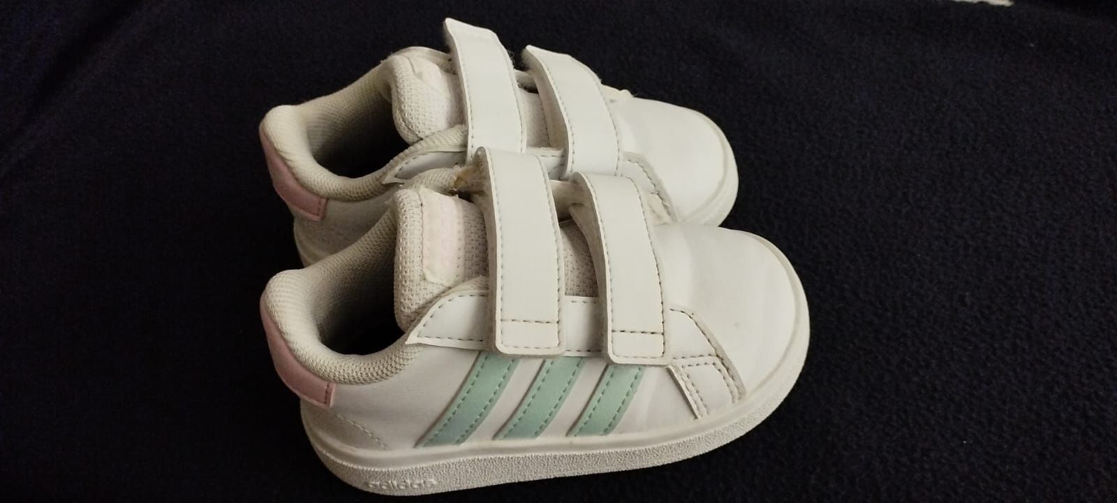 Sapatilhas Adidas tamanho 20