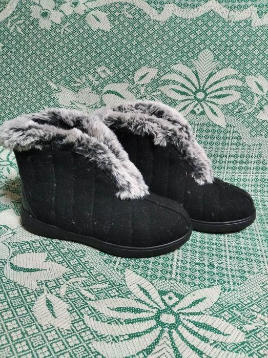 Продам бурки на подошве