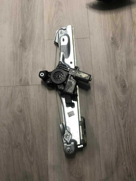 Części do opel astra K (elementy z drzwi)