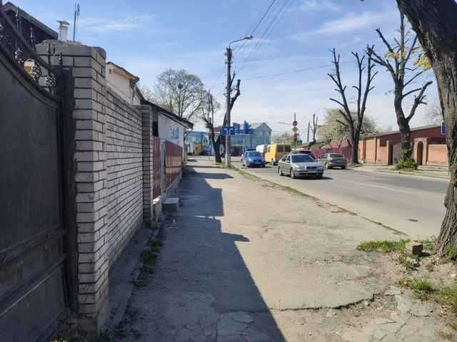 Продається комерційне приміщення окреме + земля, парковка Н