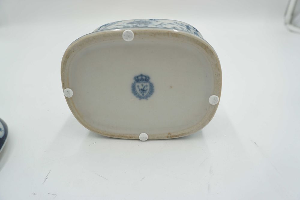 SZKATUŁKA puzderko porcelana z brązem