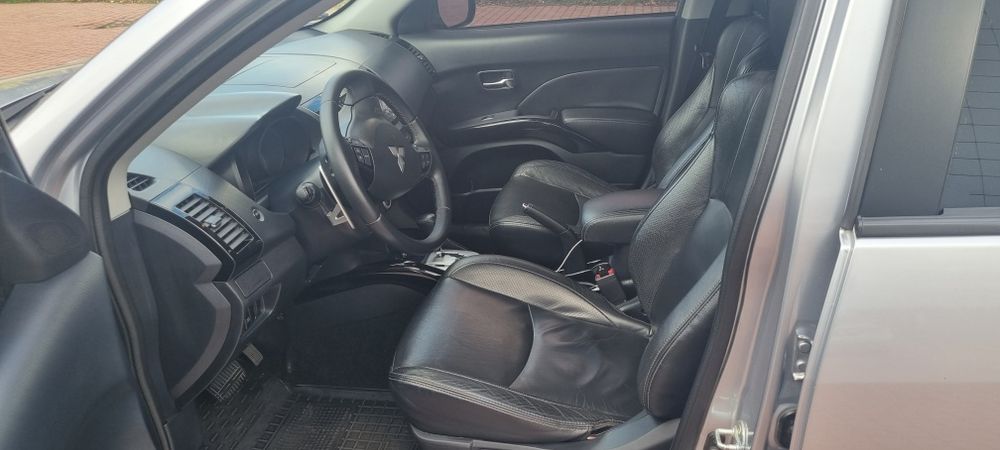 Продам Mitsubishi Outlander XL