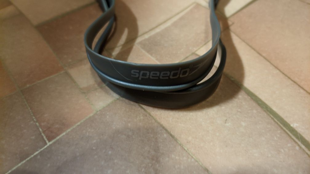 Продам 2х очков для плавания Speedo