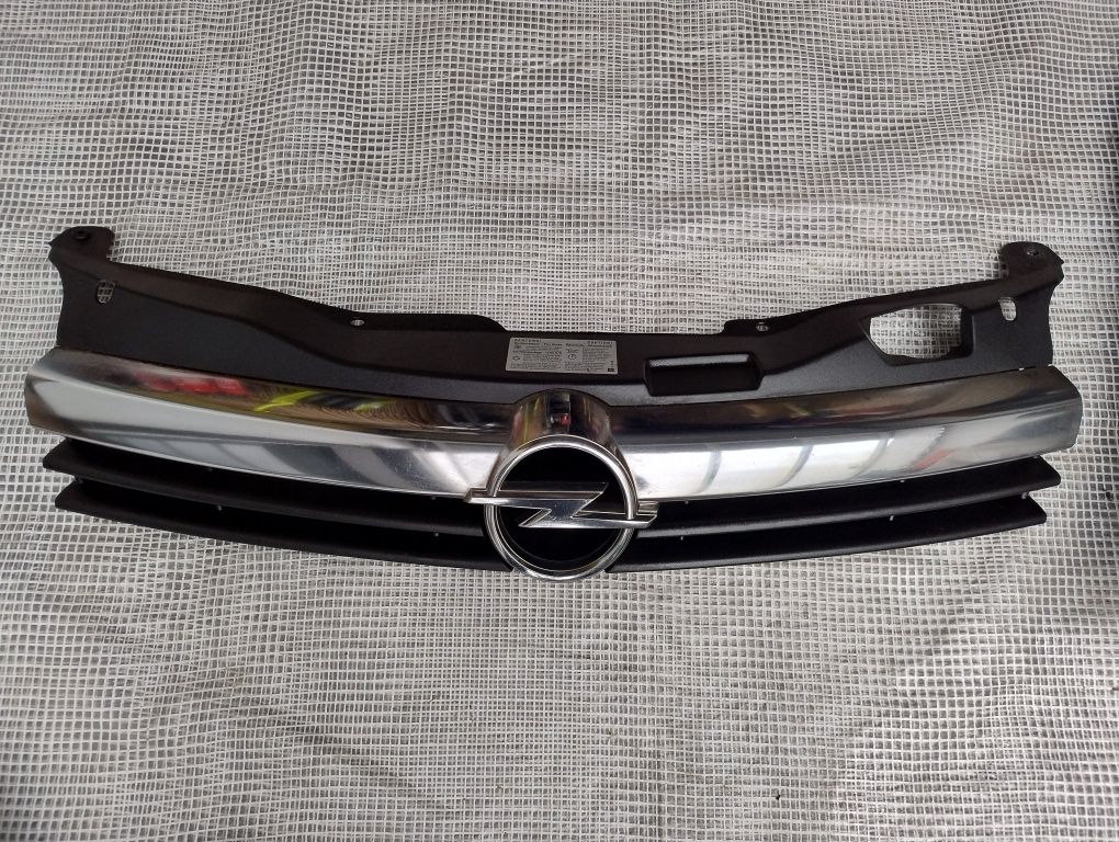 Opel Astra H 3 atrapa grill przód chrom kompletna oryginalna gril 5d
