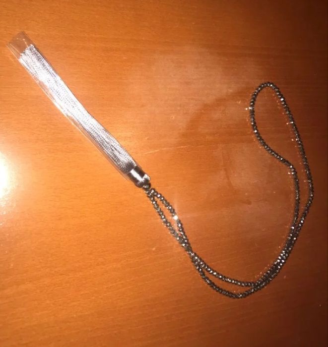 Бусы стеклянные серебристые с подвеской кисточкой. ожерелье.