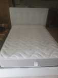 Cama de casal branca