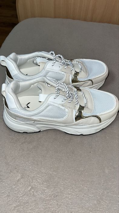 Кроссовки женские 42 размер