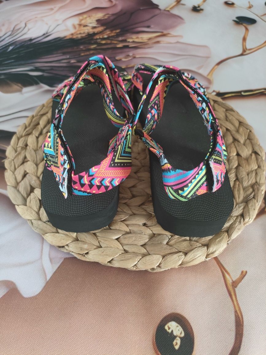 Nowe kolorowe sandały boho, r. 38 (24 cm)