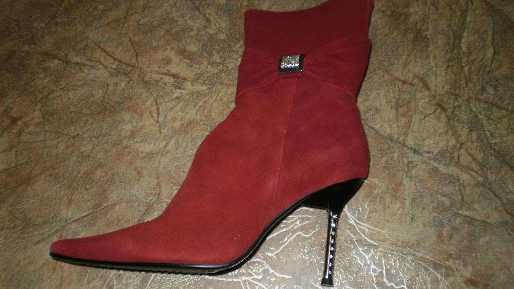 Замшевые праздничные сапожки