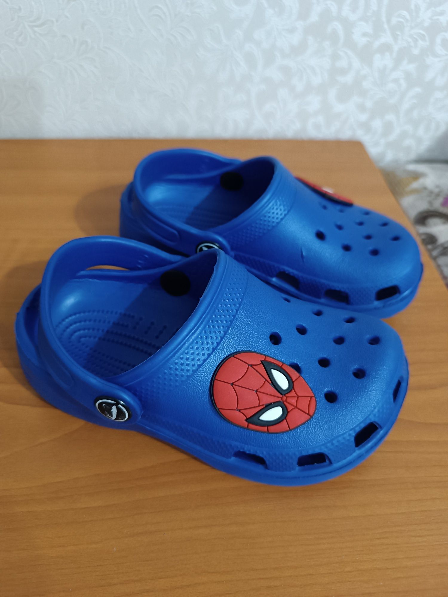 Продам кроксы на мальчика
